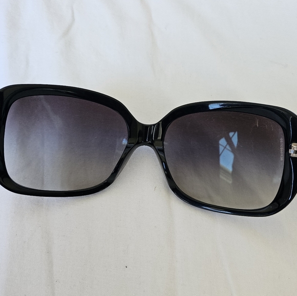 EUC Chanel White Bow Sunglasses - Picture 6 of 10